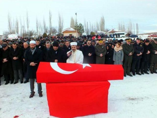 Şehidin Sözlüsü: Onü Gelinliğimle Gelecektim, O Tabutuyla Geldi