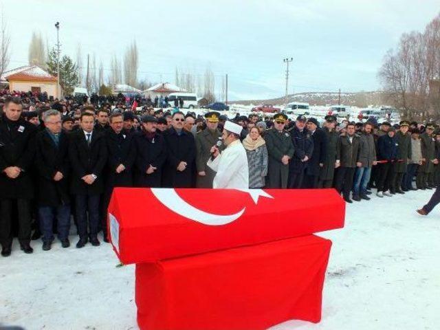 Şehidin Sözlüsü: Onü Gelinliğimle Gelecektim, O Tabutuyla Geldi