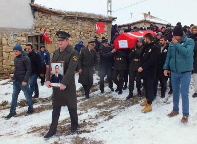 Şehidin Sözlüsü: Onü Gelinliğimle Gelecektim, O Tabutuyla Geldi