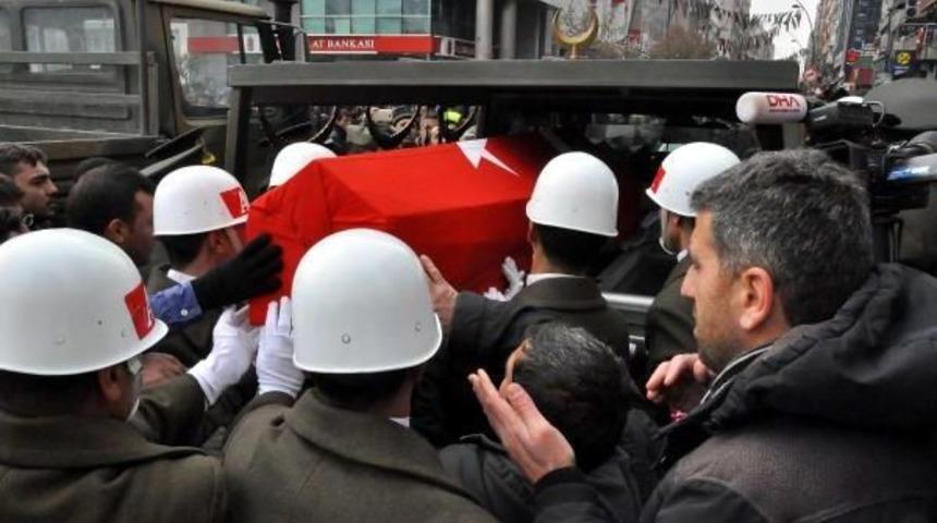 El Bab Şehidi Astsubay Pınar'ı, Elazığ'da 5 Bin Kişi Uğurladı