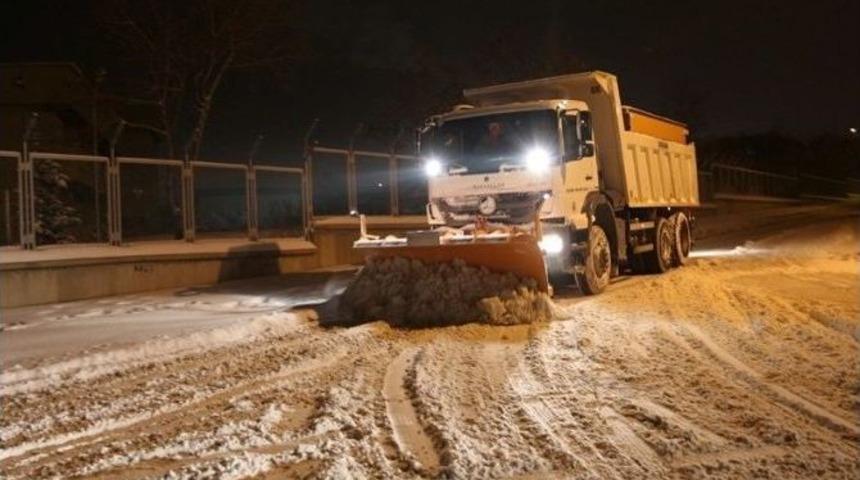 Sel&ccedil;uklu&rsquo;da 24 Saat Kar Mesaisi