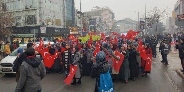 Lise Öğrencilerden Teröre Lanet Yürüyüşü