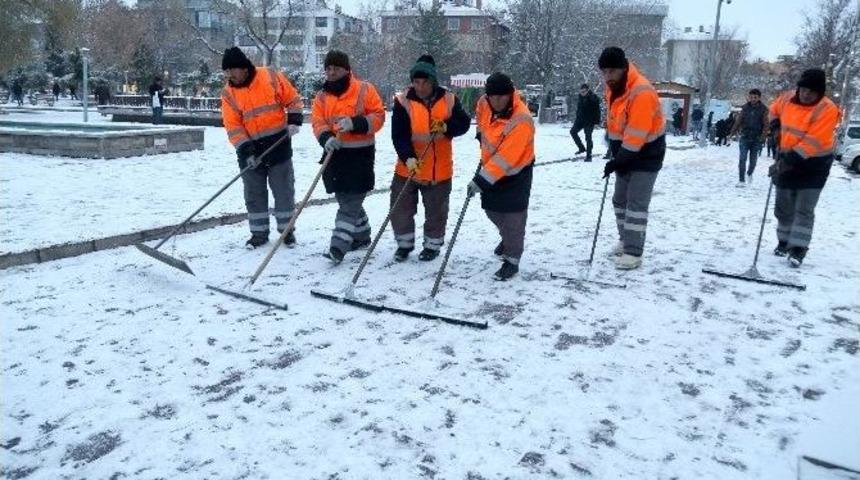 Aksaray&rsquo;da Ekipler, Karla M&uuml;cadele &Ccedil;alışmalarını S&uuml;rd&uuml;rd&uuml;