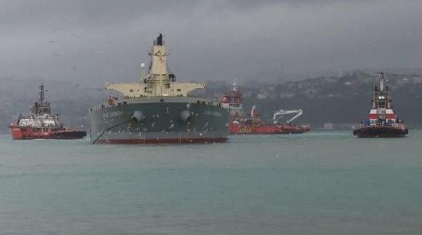 Yenik&ouml;y'de Karaya Oturan Kuru Y&uuml;k Gemisi Kurtarıldı