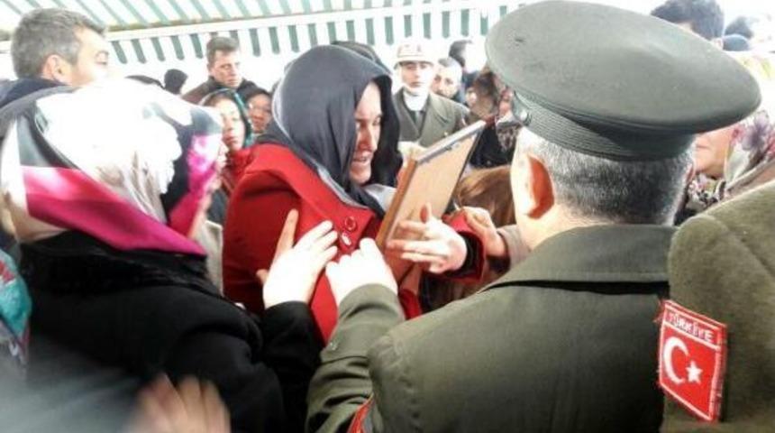 Suriye Sehidi Acar'a Anne Vedası: G&uuml;le G&uuml;le Meleğim, Canım Oğlum (2)