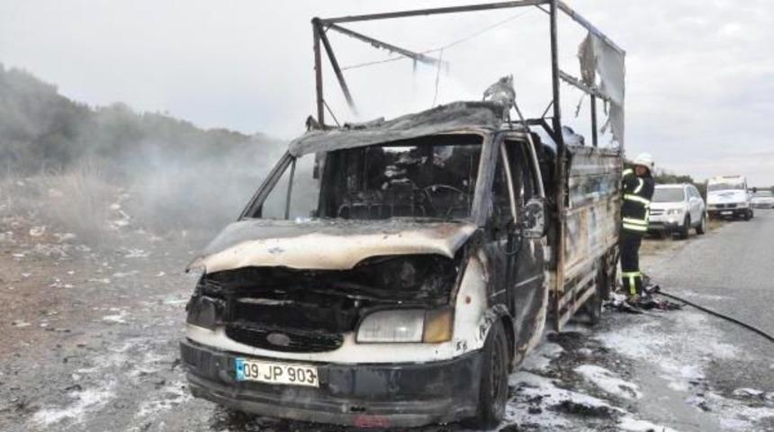 Seyir Halinde Kamyonet Alev Alev Yandı