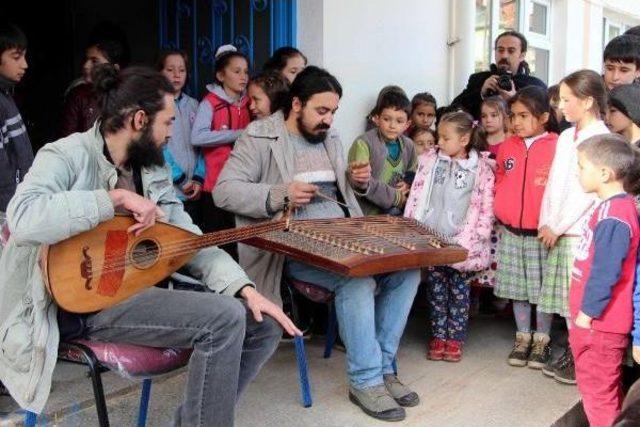 Kırsal Mahalle Öğrencilerine Geleneksel Müzik Eğitimi