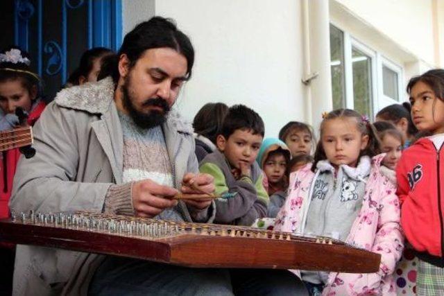 Kırsal Mahalle Öğrencilerine Geleneksel Müzik Eğitimi