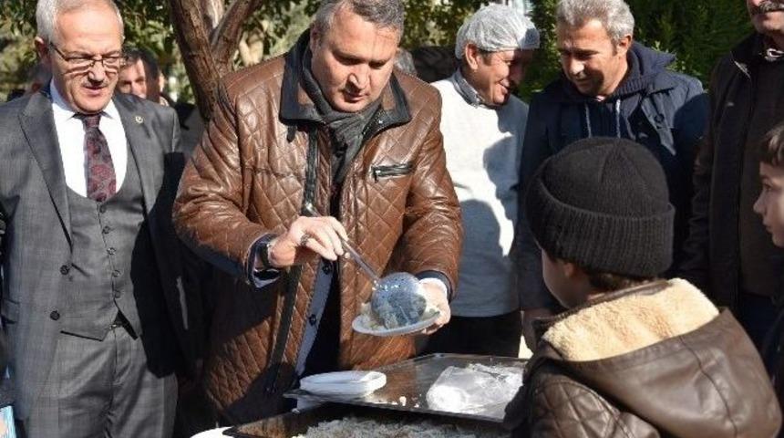 Yunusemre’den Şehitler İçin Pilav Hayrı