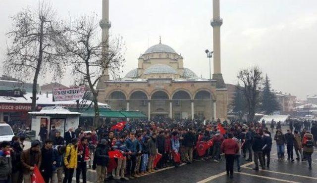 Düzce'de İmam Hatip Öğrencilerinden Terör Protestosu