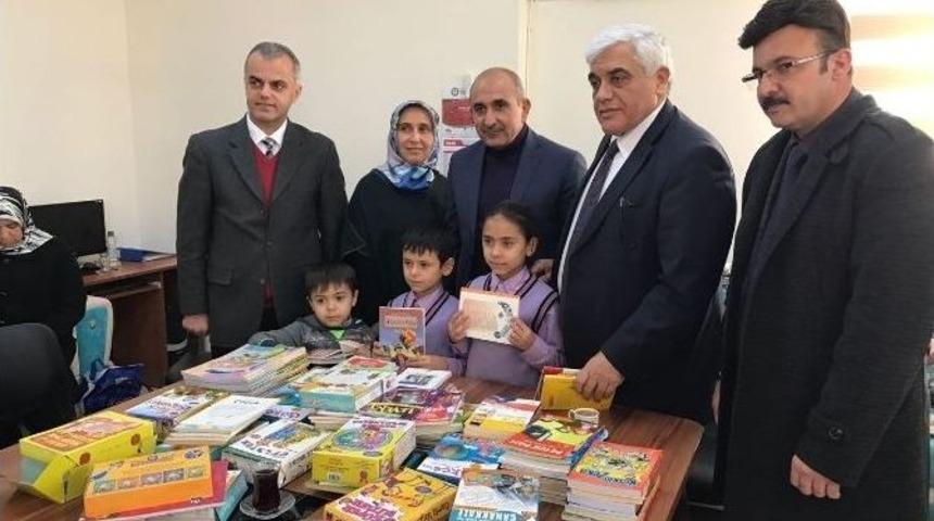 &ldquo;k&uuml;t&uuml;phanesiz Okul, Kitap Okumayan &Ccedil;ocuk Kalmasın&rdquo; Kampanyası