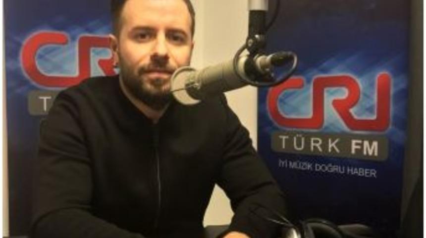 Emre Aydın: &ldquo;t&uuml;rkiye&rsquo;de Para M&uuml;zikte Değil, Oyunculukta&rdquo;