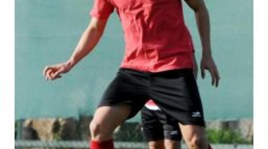 Antalyaspor Ahmet Aras'la Yolunu Ayırdı