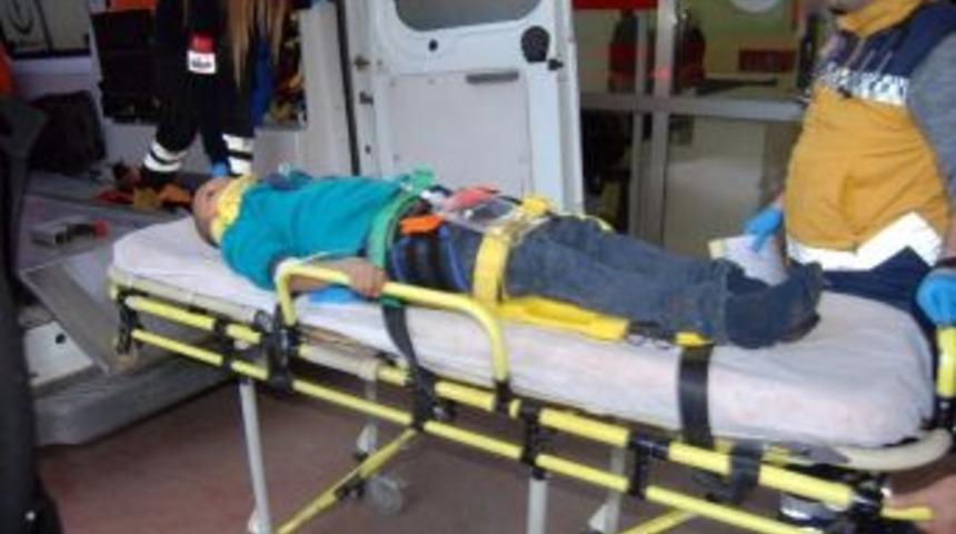 Trakt&ouml;rden D&uuml;şen &Ccedil;ocuk Yaralandı