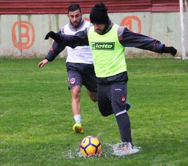 Adanaspor Kampa Girdi