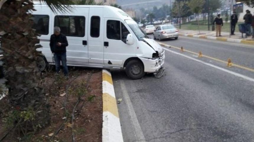 Şanlıurfa&rsquo;da Zincirleme Trafik Kazası: 2 Yaralı