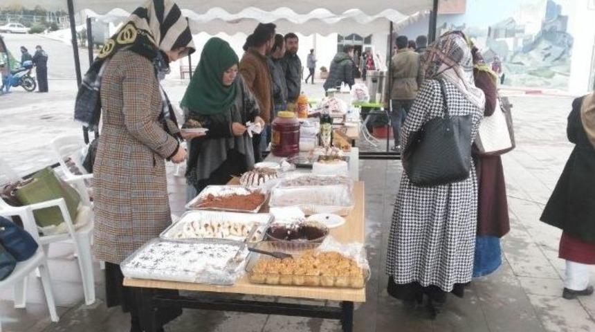 Adıyaman &Uuml;niversitesinde Halep&rsquo;e Yardım Kermesi D&uuml;zenlendi