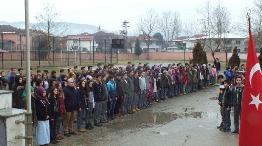 Lise &Ouml;ğrencileri Komando Marşını Okudu