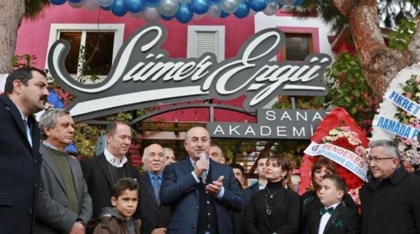 Bakan &Ccedil;avuşoğlu, S&uuml;mer Ezg&uuml; Sanat Akademisi'ni A&ccedil;tı