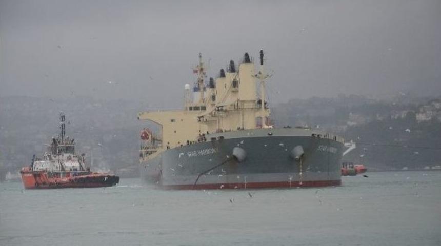 Yenik&ouml;y A&ccedil;ıklarında Karaya Oturan Gemi Kurtarıldı