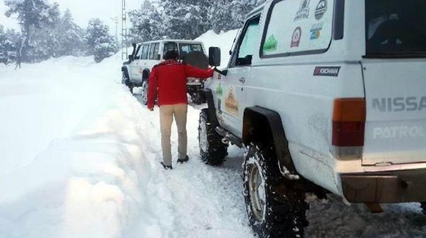 Feslikan Yaylası'nda Mahsur Kalanları Akut Kurtardı