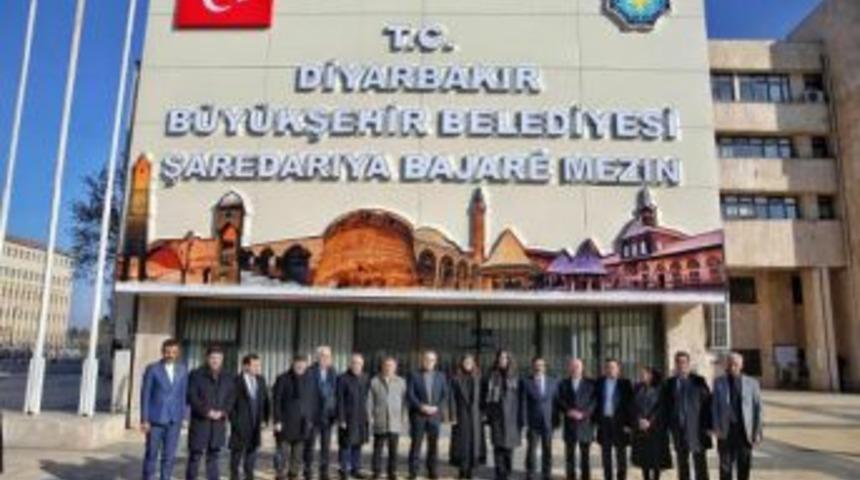 Ak Partili &Ccedil;iğdem Karaaslan, Sur'da Onarımları Inceledi (2)