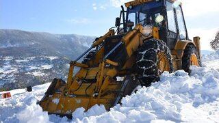 Sinop’ta Yoğun Kar Yağışı Köy Yollarını Kapattı