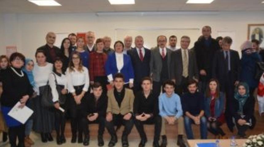 “şiir Her Şeyin Üzerindedir”