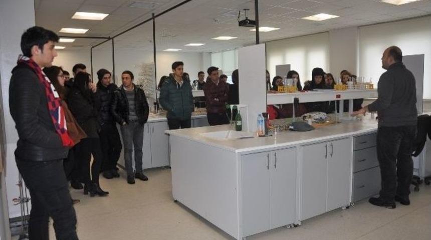 Liseli Gen&ccedil;ler D&uuml;zce &Uuml;niversitesinde