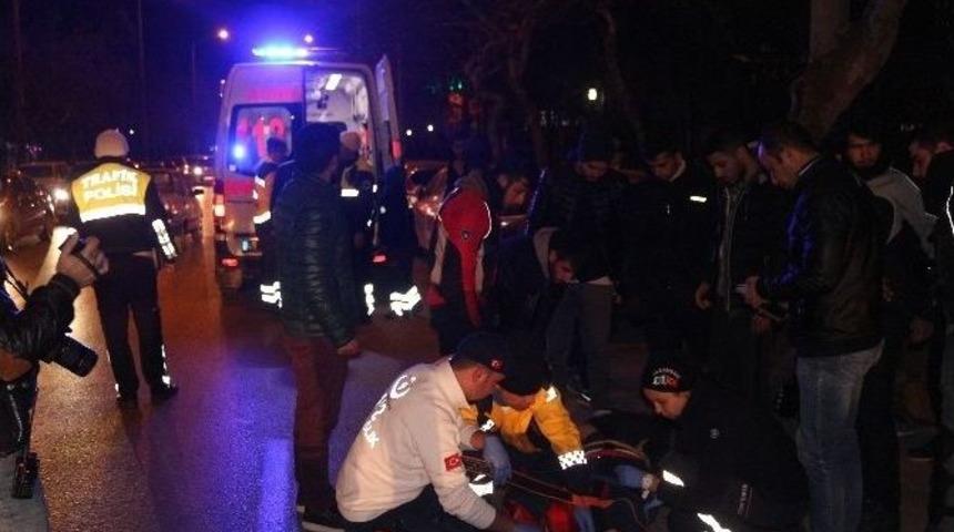 Motosiklet Otomobilin Kapısına Çarptı: 2 Yaralı