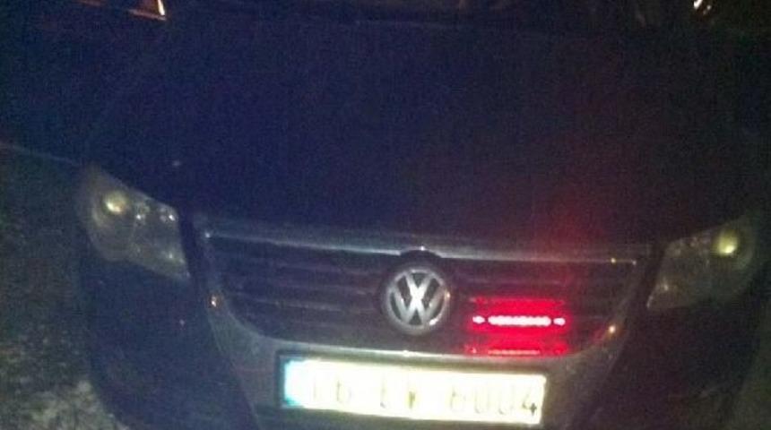 &Ccedil;akar Lambalı Otomobilde 5 Bin 600 Paket Ka&ccedil;ak Sigara Ele Ge&ccedil;ti