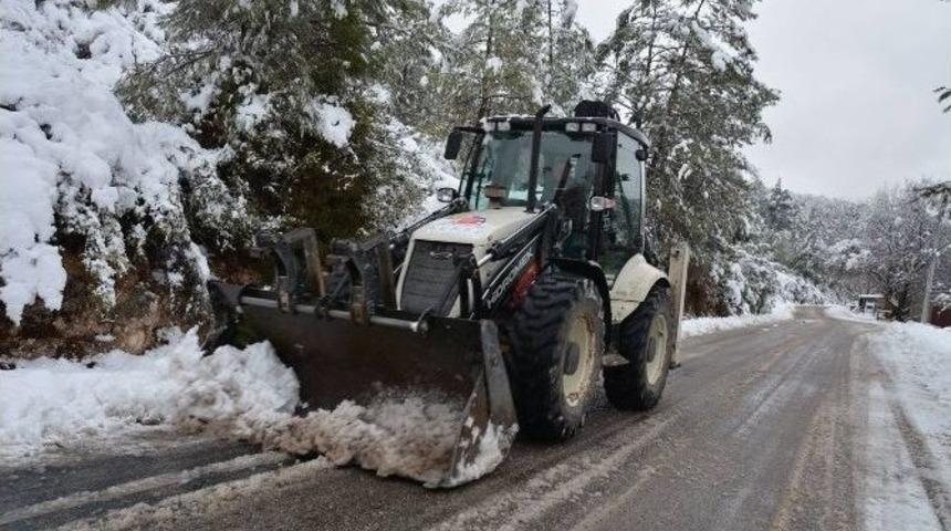 Kemer&rsquo;de Kardan Kapanan Yayla Yolları A&ccedil;ılıyor
