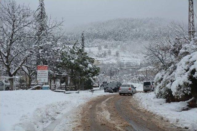 Kemer’de Kardan Kapanan Yayla Yolları Açılıyor