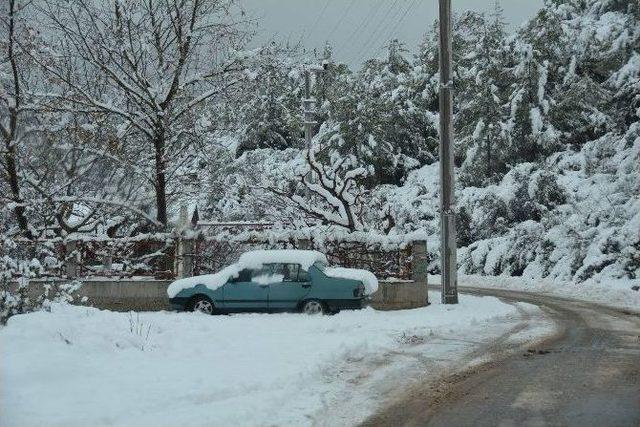 Kemer’de Kardan Kapanan Yayla Yolları Açılıyor