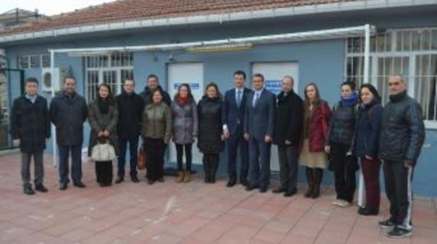 Eski &Ouml;ğretmenlerini Yalnız Bırakmadılar