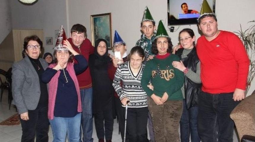 Özel Çocuklar Yeni Yılı Erken Kutladı