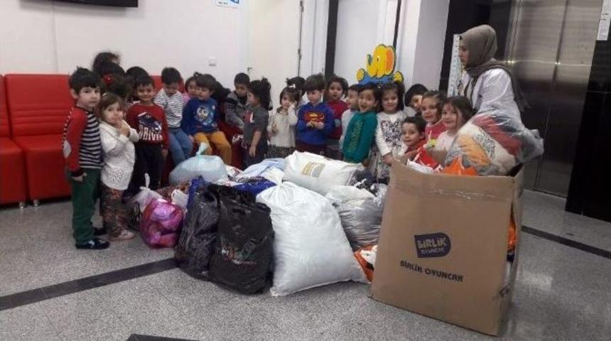 &Ouml;ğrenciler Oyuncaklarını Halepli Kardeşleriyle Paylaştı