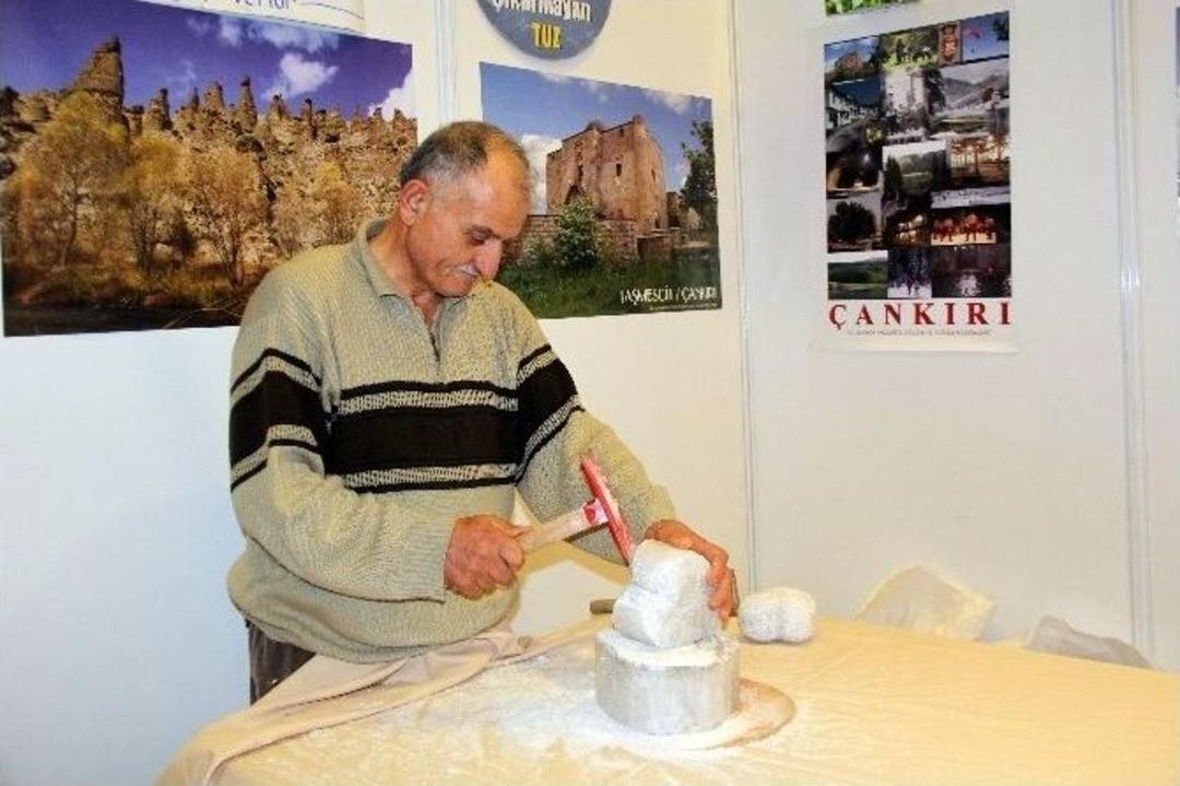Hediyelik Eşya Fuarında Horlayana &rsquo;kaya Tuzu&rsquo;, Nefesi G&uuml;&ccedil;l&uuml; Olana &rsquo;cam Semazen&rsquo;