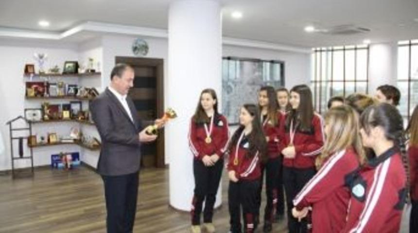 Kız Voleybol Takımı İl Şampiyonu