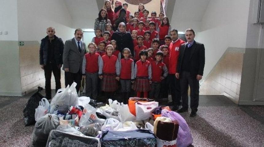 &Ouml;ğrencilerden Halep&rsquo;e Gıda Ve Giyim Yardımı
