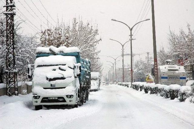 Bahçesaray Ve Çatak Yolu Ulaşıma Kapandı