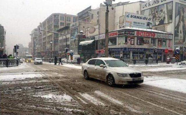 Van'da Yoğun Kar Yağışı