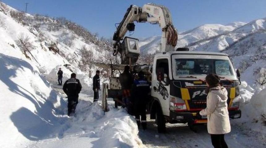 Bitlis'te Karda K&ouml;yl&uuml;leri Elektriksiz Bırakmamak I&ccedil;in Seferberlik