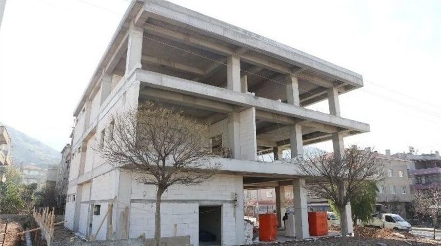 Bornova&rsquo;ya &Uuml;&ccedil; K&uuml;lt&uuml;r Merkezi Birden