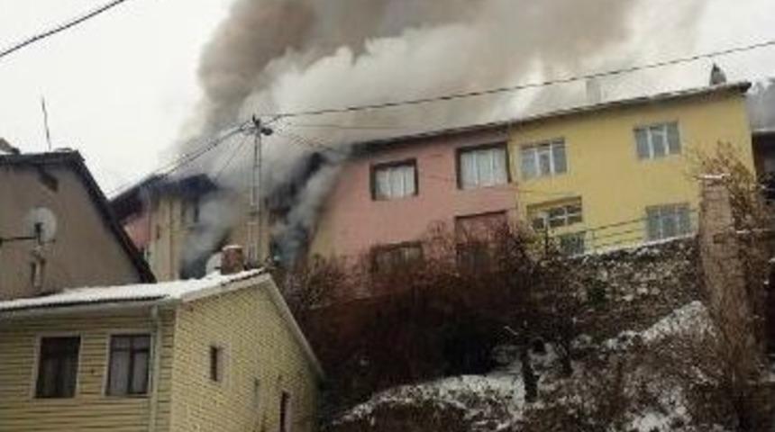 K&uuml;tahya&rsquo;da Yangın: 2 &Ccedil;ocuk Evde Mahsur Kaldı