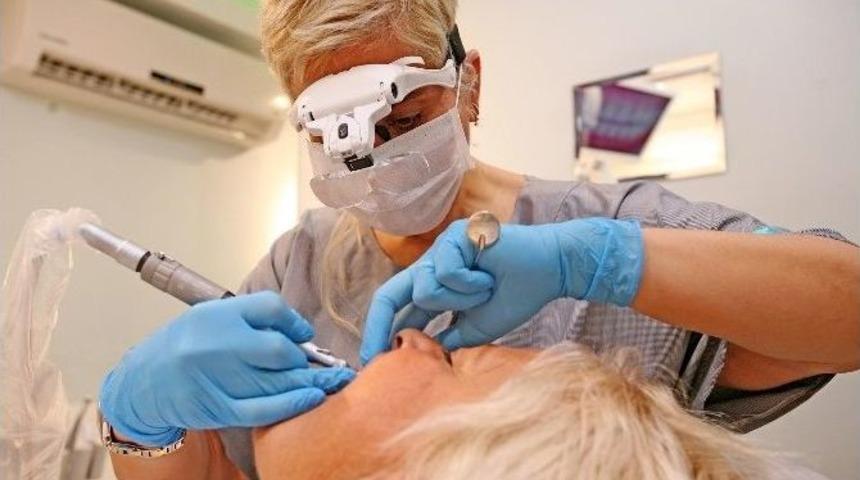 Diş Hekimi Kırsa&ccedil;lıoğlu: &ldquo;halkımız Artık Dişlerini Daha &Ccedil;ok Sıkıyor"