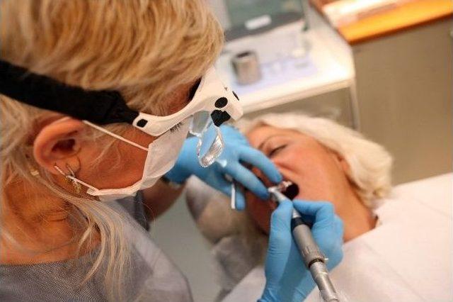 Diş Hekimi Kırsaçlıoğlu: “halkımız Artık Dişlerini Daha Çok Sıkıyor