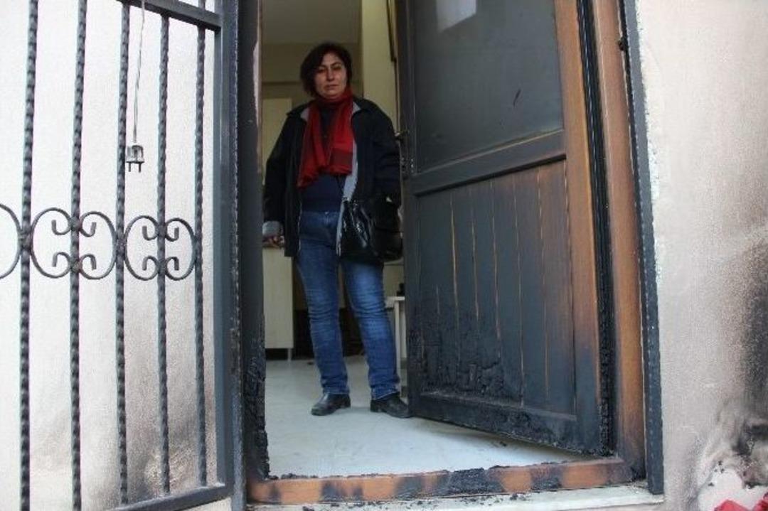 Manisa&rsquo;da Muhtarlık Binasını Yaktılar