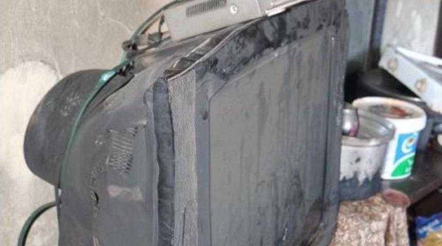 Yastık Içerisine Gizlediği 28 Bin Lirası Yandı