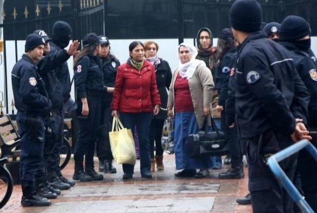 Akdeniz Belediye Eş Başkanı Ve Hdp Mersin İl Başkanı Adliyeye Sevk Edildi